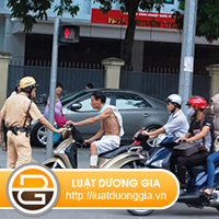 5-truong-hop-duoc-phep-dung-xe-tu-nam-2016
