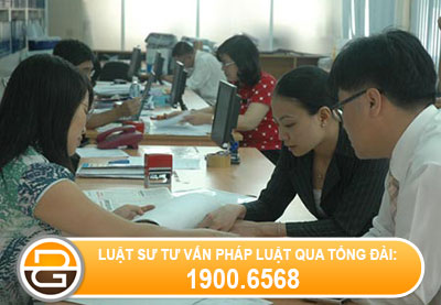 Bi-duoi-viec-vi-co-nguoi-yeu-cung-cong-ty.jpg