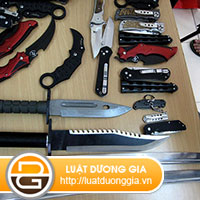 Mua-dao-kiem-ve-treo-trong-nha-co-vi-pham-phap-luat-khong2