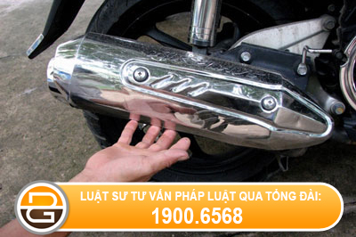 Thay-doi-ong-xa-xe-may-bi-phat-the-nao