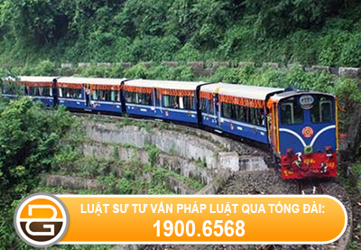 Xu-phat-o-to-tai-lam-roi-vai-dat-cat-len-duong-sat