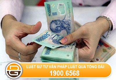 co-duoc-nhan-luong-thay-cho-nguoi-khac-