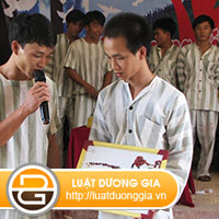 dieu-kien-de-duoc-dac-xa-va-che-do-tham-nuoi-pham-nhan