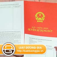 hoi-ve-dat-no-thue-co-duoc-chuyen-nhuong-hay-khong