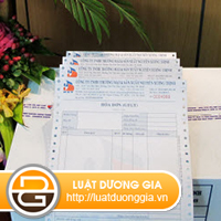 su-dung-hoa-don-bi-tam-dinh-chi-co-sai-pham-khong.jpg