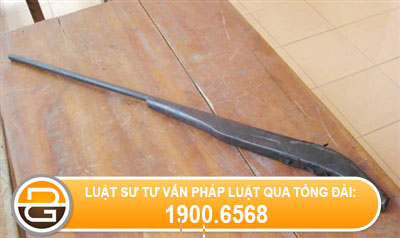 su-dung-sung-tu-che-co-bi-khoi-to-trach-nhiem-hinh-su.jpg