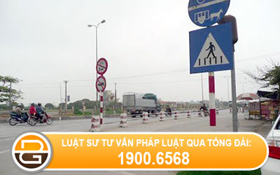 co-phai-thuc-hien-theo-bien-bao-giao-thong-cu-chua-thay-doi-theo-quy-dinh-cua-phap-luat