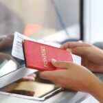 So sánh thẻ tạm trú với Visa dài hạn: Nên chọn loại nào?